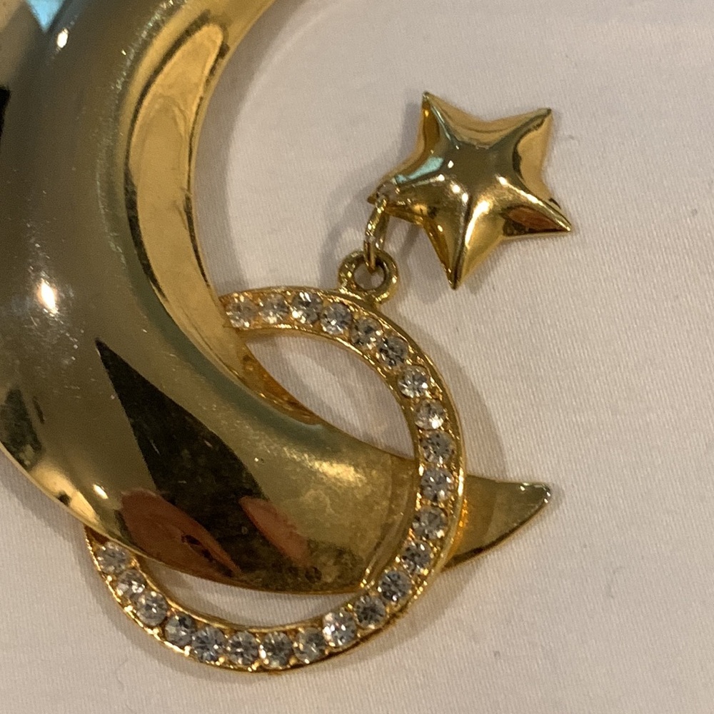 NWOT Vintage 1990s Gold-Tone Moon & Star Brooch – Timeless & Elegant - Picture 4 of 5